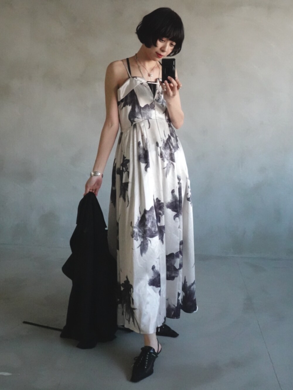 Ezick（エジック）の「Vintage flower サイドタックサテンキャミ