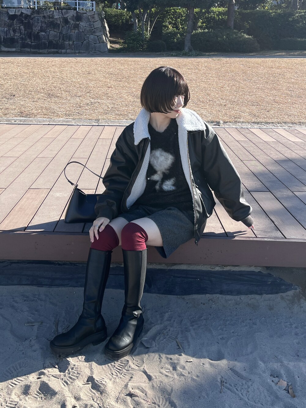 「クリスマスに着たい服、カジュアルコーデ、オトナ女子、おしゃれさんと繋がりたい、ラクチンコーデ、お洒落さんとつながりたい、秋冬コーデ、ブーツスタイル、冬、プチプラ、大人ガーリー」｜「EMODAのタンクソールロングブーツ（ブーツ、ブラック系）」を使った、ecrumさん（レディース・162cm）の冬コーディネートの1枚目の写真