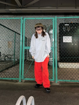 「アイテム（デニムパンツ、レッド系）」を使った、Emil’sさん（レディース・155cm）の秋コーディネート