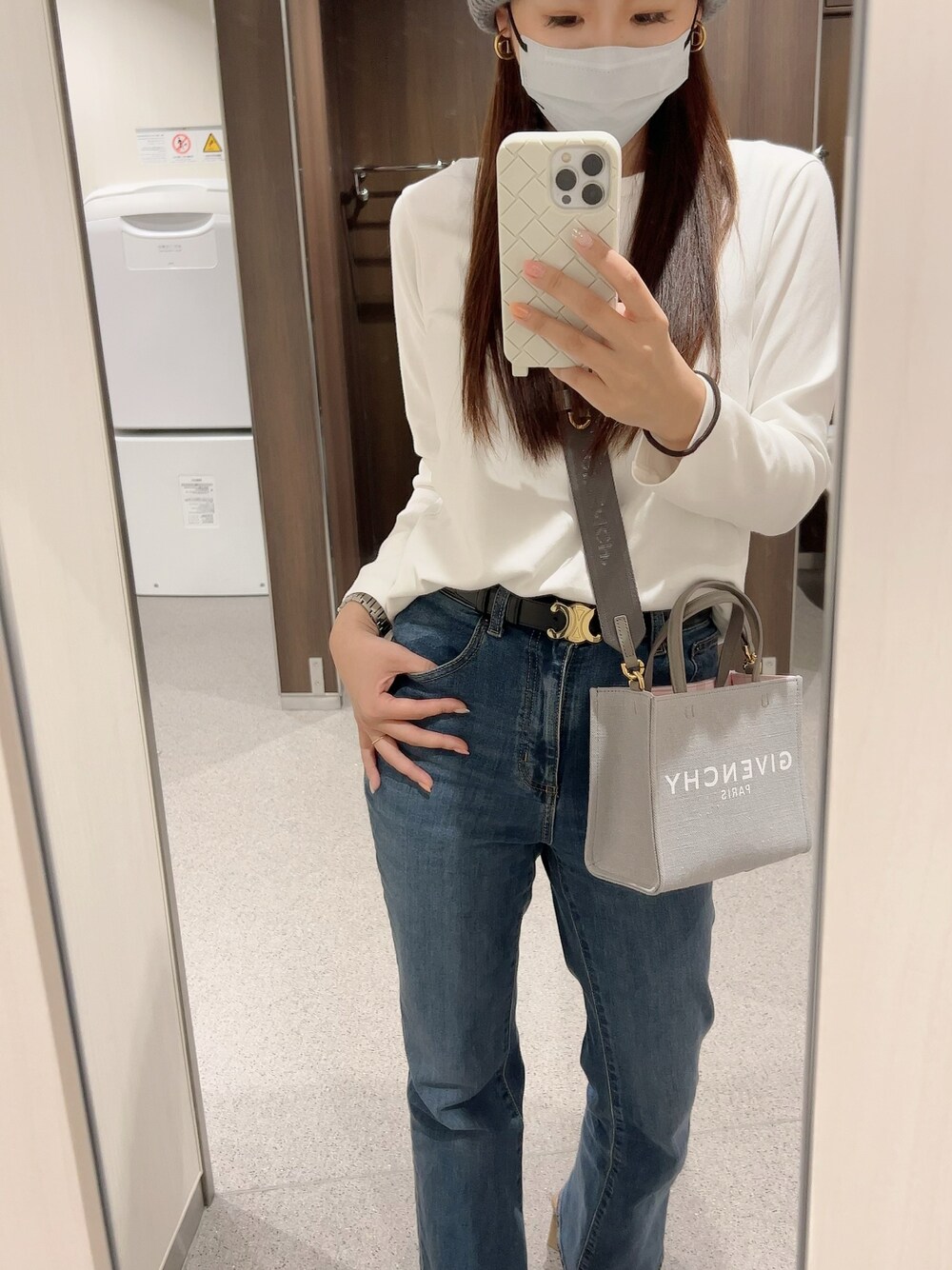 【コーデのメインに】BOTTEGA VENETA スマートフォンケース BOTTEGA VENETAのスマホケース/カバーを使った人気ファッション