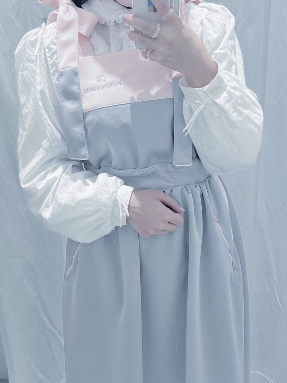 「keisuke kandaのアイテム（オールインワン・サロペット、グレー系）」を使った、菖 蒲さん（レディース・151cm）の秋コーディネートの1枚目の写真