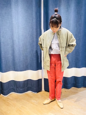 「Samansa Mos2 blue」｜「アイテム（その他シューズ）」を使った、サトウさん（レディース・155cm）の秋コーディネート