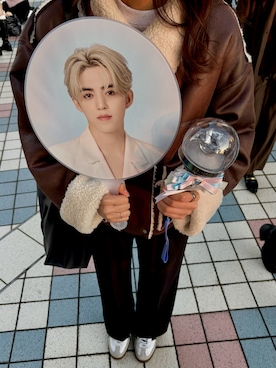 「アイテム（ムートンコート、ブラウン系）」を使った、loveee_a1kさん（レディース・163cm）の冬コーディネート