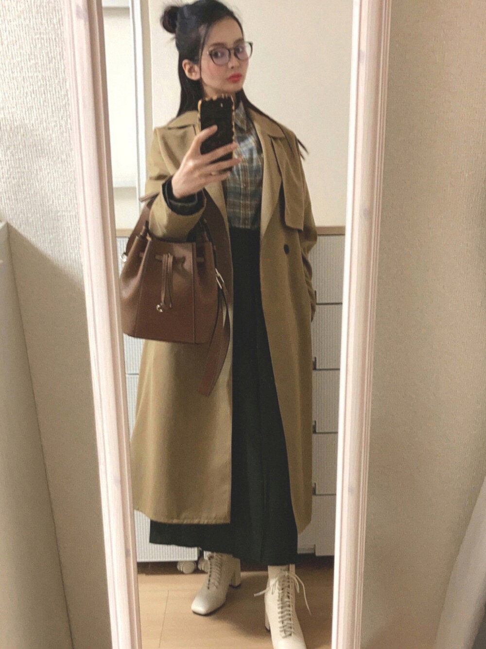 「チェック、トレンチコート、UNIQLO、GU、ブラウン、プチプラ、大人コーデ、プリーツスカート、シャツスタイル、秋服、GRL、だから秋服が好き、メガネ女子」｜「Zoffのアイテム（メガネ、ブラック系）」を使った、pekoさん（レディース・158cm）の秋コーディネートの1枚目の写真