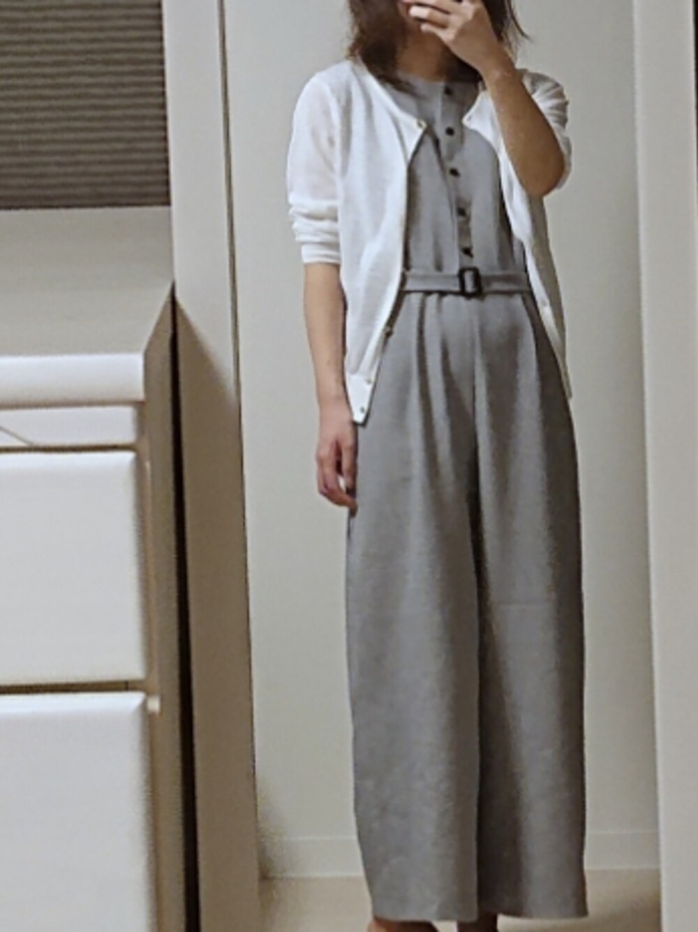 「ITEMS URBANRESEARCHのアイテム（サロペット/オーバーオール、グレー系）」を使った、miku～未来～さん（レディース・160cm）の秋コーディネートの1枚目の写真