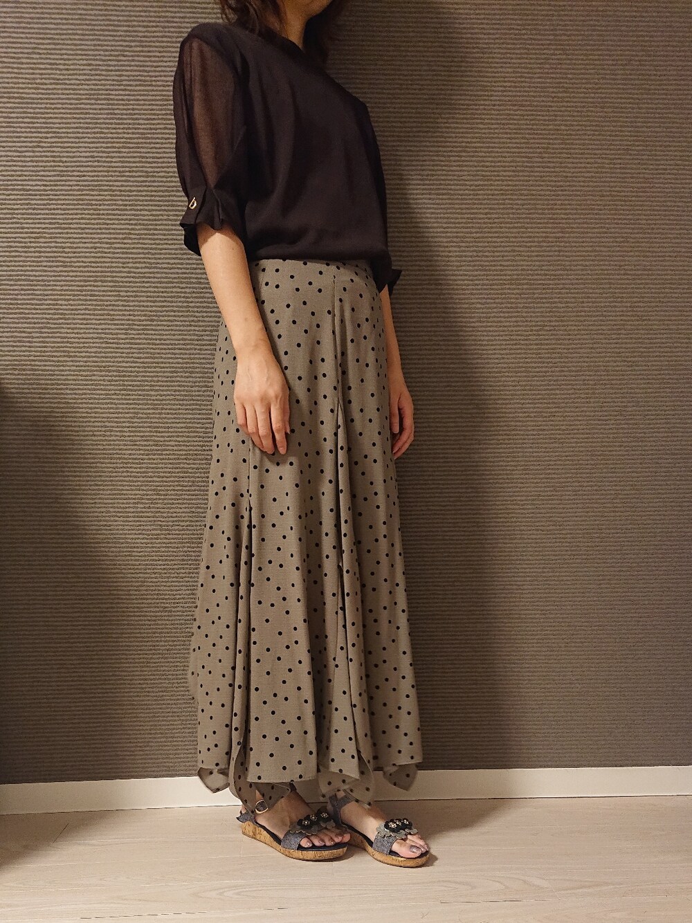 「NATURAL BEAUTY BASICのアイテム（トップス、グレー系）」を使った、miku～未来～さん（レディース・160cm）の夏コーディネートの1枚目の写真