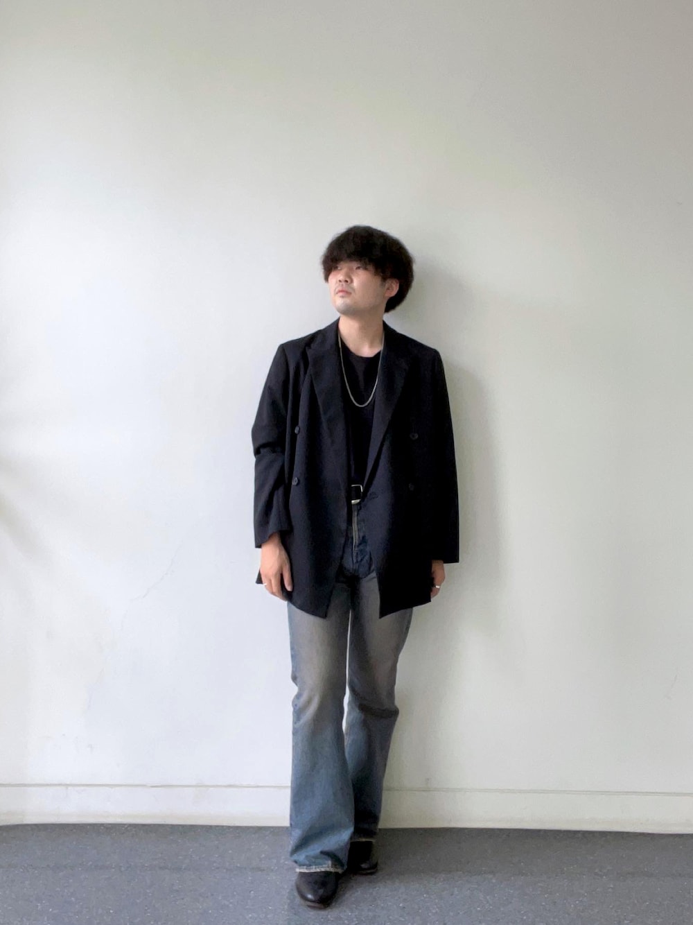 「秋服、メンズファッション、おしゃれさんと繋がりたい、メンズコーデ、デニム、シンプルコーデ、デニムパンツ、DAIRIKU、きれいめカジュアル、大人カジュアル、大人コーデ、テーラードジャケット、ベネシャン、モード、レザーシューズ」｜「DAIRIKUの"Flare” Mud Vintage Denim Pants（デニムパンツ、ブルー系）」を使った、shimamuさん（メンズ・175cm）の秋コーディネートの1枚目の写真