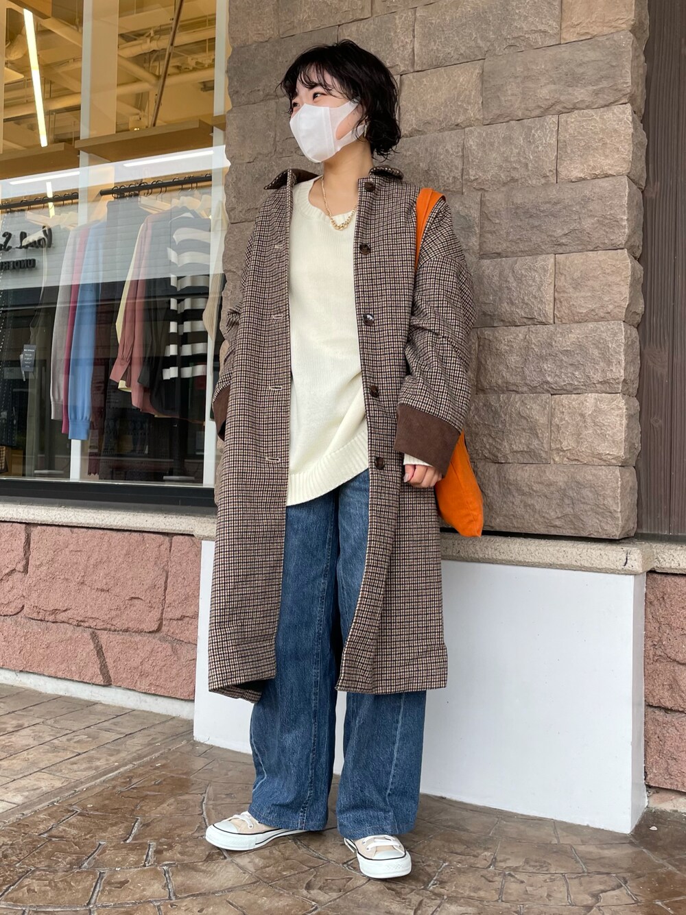 「秋ルック紹介するよ、秋のコーデ、シンプルスタイル、オトナカジュアル、パンツコーデ、低身長、ビッグシルエット、きれいめカジュアル、お洒落さんとつながりたい、シンプルコーデ、チェック、デニムパンツ、デニム、スニーカーコーデ、GU」｜「U.S. POLO ASSN.の1ポイント刺繍クルーネックニット（ニット/セーター、ホワイト系）」を使った、Nanasaさん（レディース・155cm）の秋コーディネートの1枚目の写真