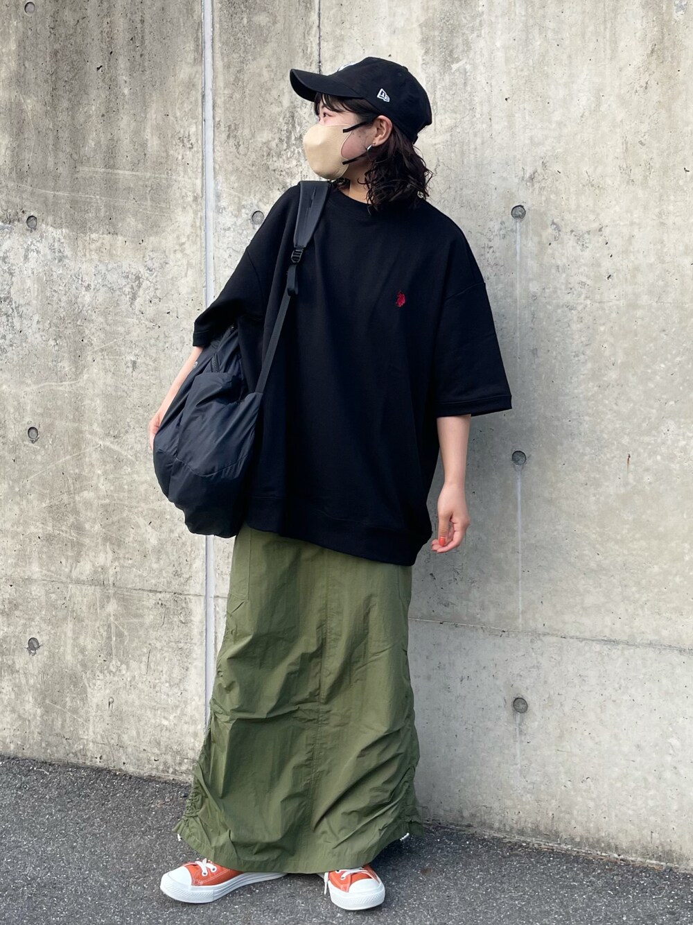 「オトナカジュアル、カジュアルコーデ、スニーカーコーデ、おしゃれさんと繋がりたい、ootd、今日のコーデ、ニューエラ、キャップ女子、キャップコーデ、メンズライク」｜「U.S. POLO ASSN.の裏毛1ポイント刺繍半袖スウェット（スウェット、ブラック系）」を使った、Nanasaさん（レディース・155cm）の春コーディネートの1枚目の写真