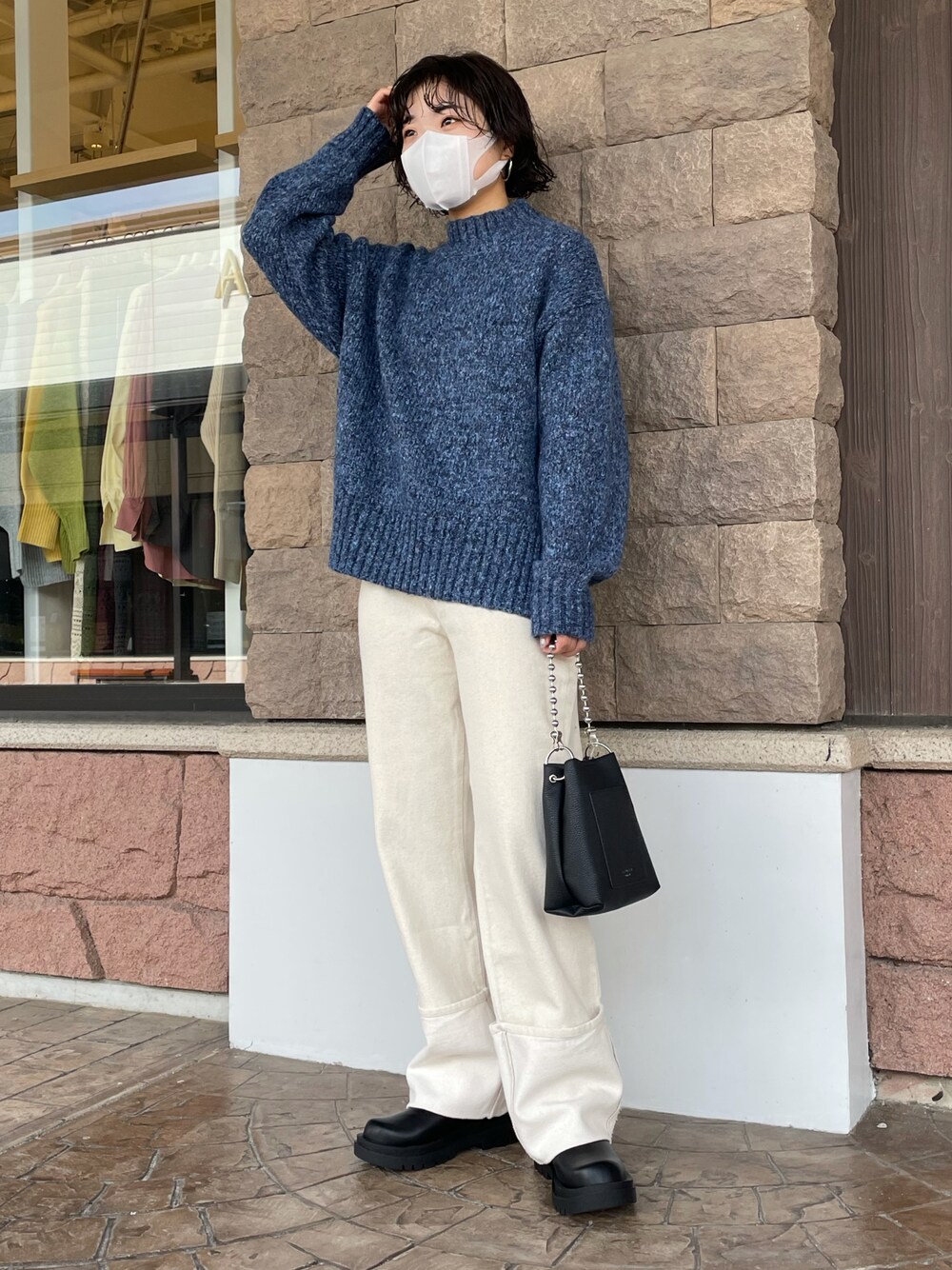 「秋のコーデ、シンプルスタイル、オトナカジュアル、パンツコーデ、低身長、カジュアル、お洒落さんとつながりたい、シンプルコーデ、いいね、save、フォローお願いします🤑、ワントーンコーデ、ニット、デニム、デニムパンツ、秋ルック紹介するよ」｜「CPCMのカツラギ裾折り返しパンツ（デニムパンツ、ホワイト系）」を使った、Nanasaさん（レディース・155cm）の秋コーディネートの1枚目の写真