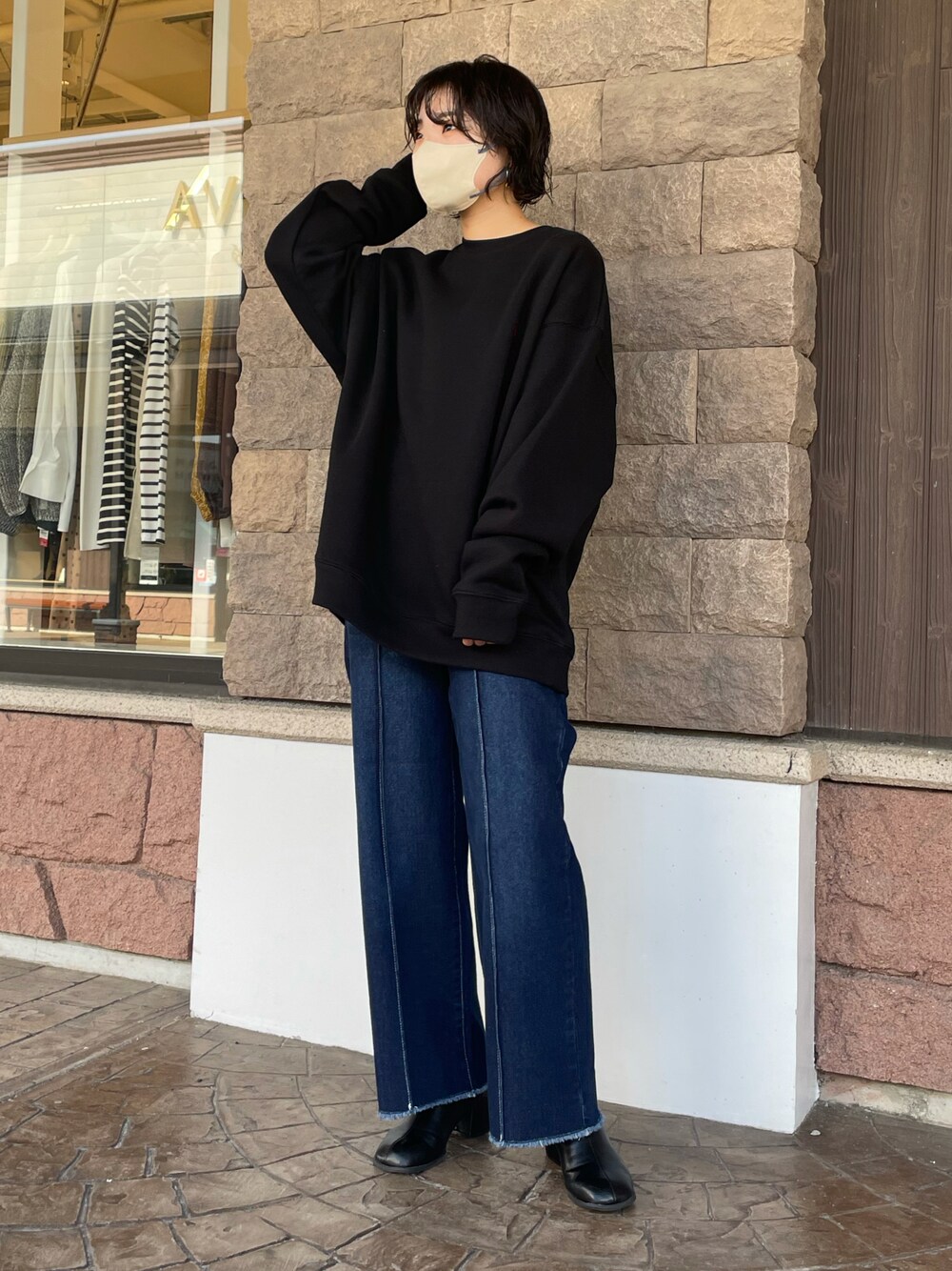 「WEARハロウィン2022、シンプルコーデ、大人カジュアル、秋冬コーデ、休日スタイル、おしゃれさんと繋がりたい、今日のコーデ、ootd、プチプラコーデ、いいね、save、フォローお願いします🤑、着回しコーデ、メンズライク、デニム、ブーツ」｜「U.S. POLO ASSN.の1ポイント刺繍 裏起毛クルーネック別注 ビッグシルエットスウェット（スウェット、ブラック系）」を使った、Nanasaさん（レディース・155cm）の秋コーディネートの1枚目の写真