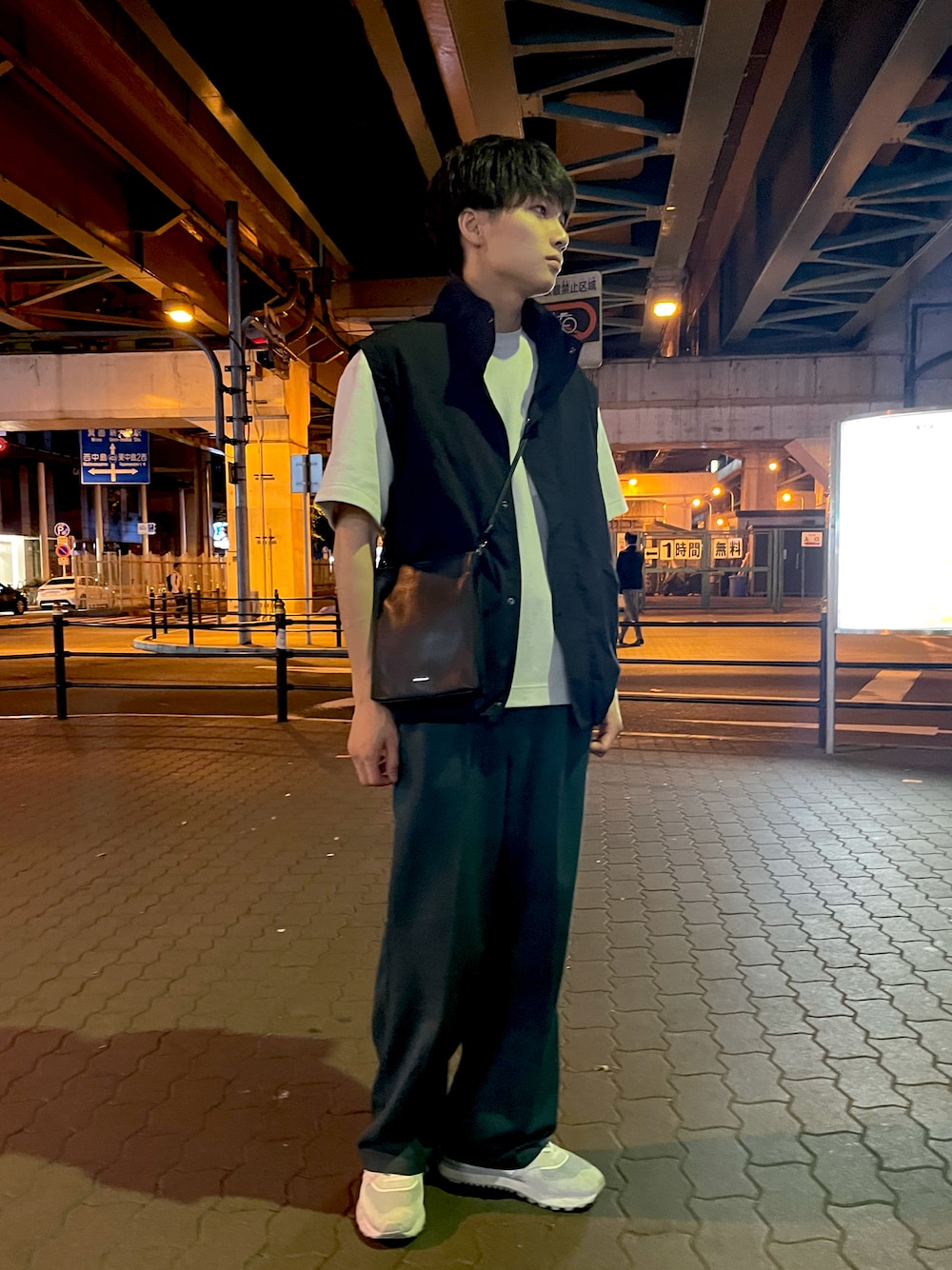 「今日のコーデ、カジュアルコーデ、WYM LIDNM、EMMA  CLOTHES、New Balance、春夏コーデ、メンズファッション、ootd、緑パンツ」｜「HAREのコンパクトショルダーBAG(HARE)（ショルダーバッグ、ブラック系）」を使った、ponさん（メンズ・170cm）の夏コーディネートの1枚目の写真