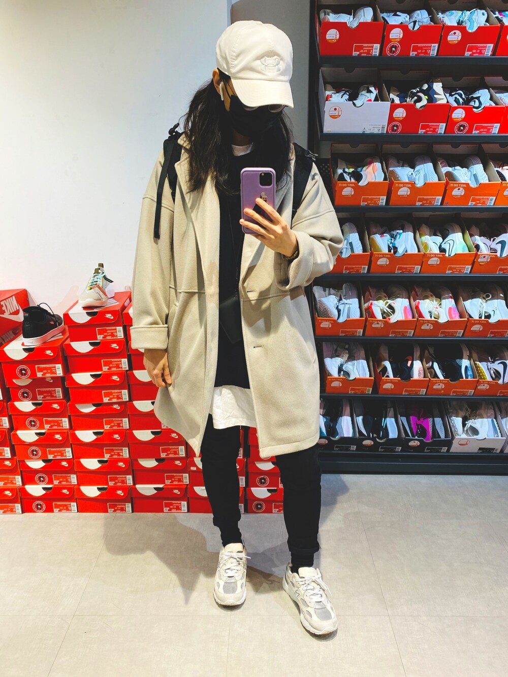 「ootd、街頭穿搭、球鞋、日系極簡、oversize、阿美咔嘰」｜「LOWRYS FARMのアイテム（チェスターコート、ベージュ系）」を使った、Angie Chengさん（レディース・159cm）の冬コーディネートの1枚目の写真
