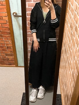 「フォロー、イイネ、お気に入り登録お願いします♡」｜「アイテム（スニーカー）」を使った、HITOMI61さん（レディース・157cm）の春コーディネート
