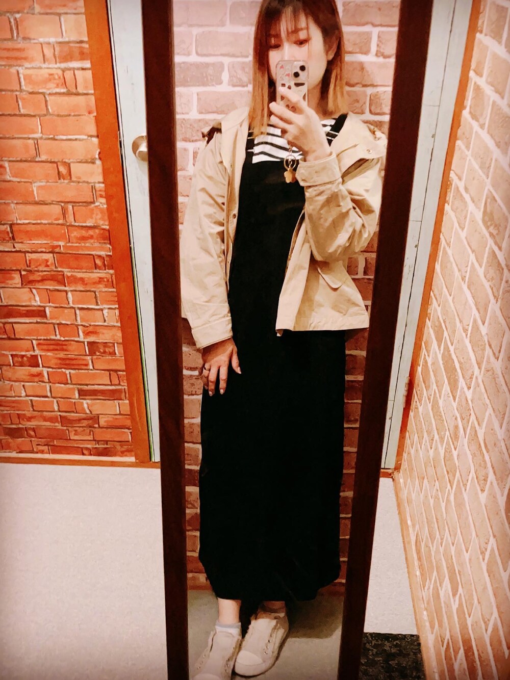 「古着、古着コーデ、古着好きな人と繋がりたい、古着女子、プチプラ、プチプラコーデ、低身長コーデ、大人可愛い、大人かわいい、フォローお願いします、フォロー返します、フォロー、イイネ、お気に入り登録お願いします♡」｜「UNIQLOのアイテム（Tシャツ/カットソー、ブラック系）」を使った、HITOMI61さん（レディース・157cm）の春コーディネートの1枚目の写真