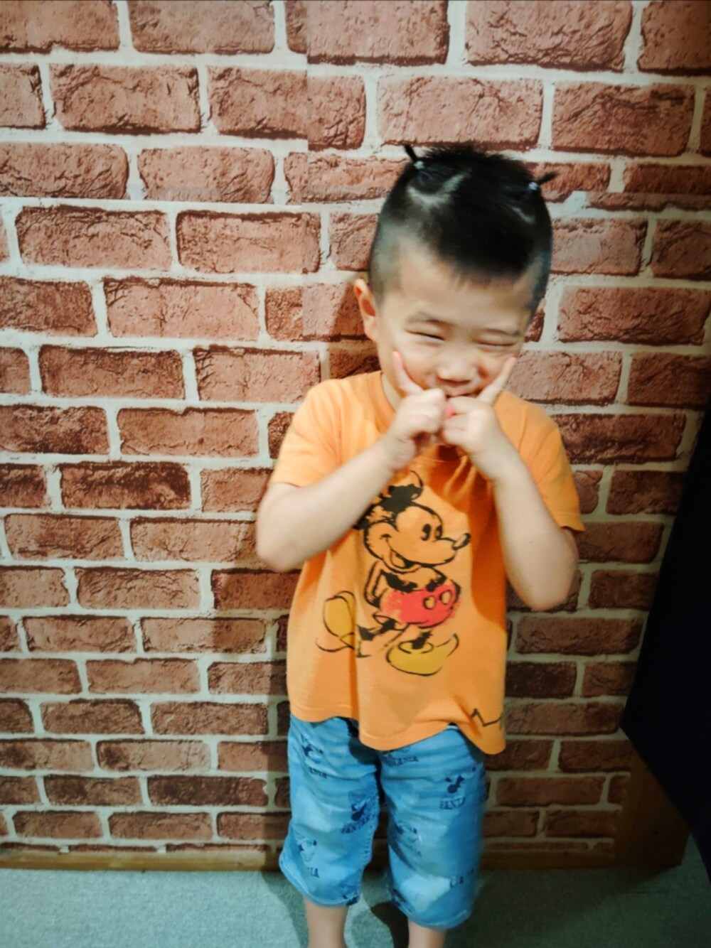 「ミッキー、ミッキーT、ミッキーマウス、ミッキーコーデ、可愛い♡」｜「no brandのアイテム（Tシャツ/カットソー、オレンジ系）」を使った、HITOMI61さん（レディース・157cm）の夏コーディネートの1枚目の写真