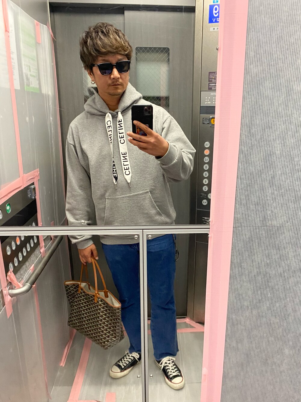 CELINE ルーズ フーディ BLASON コーデのポイント CELINE ルーズ フーディ BLASON コーデのポイント CELINE ルーズ