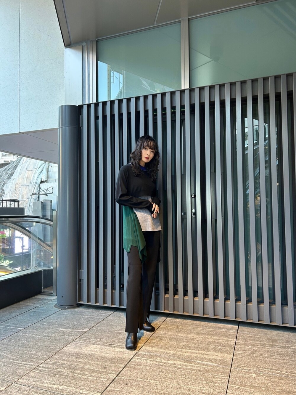 レイヤードミックスデザインニットを使った人気ファッション