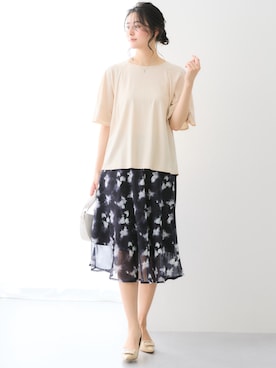 「nissen（ニッセン）の【ひんやり接触冷感】シルケット加工フレア袖トップス（Tシャツ/カットソー、ベージュ系）」を使った、nissen Ladies Modelsさん（レディース・155cm）の春コーディネート