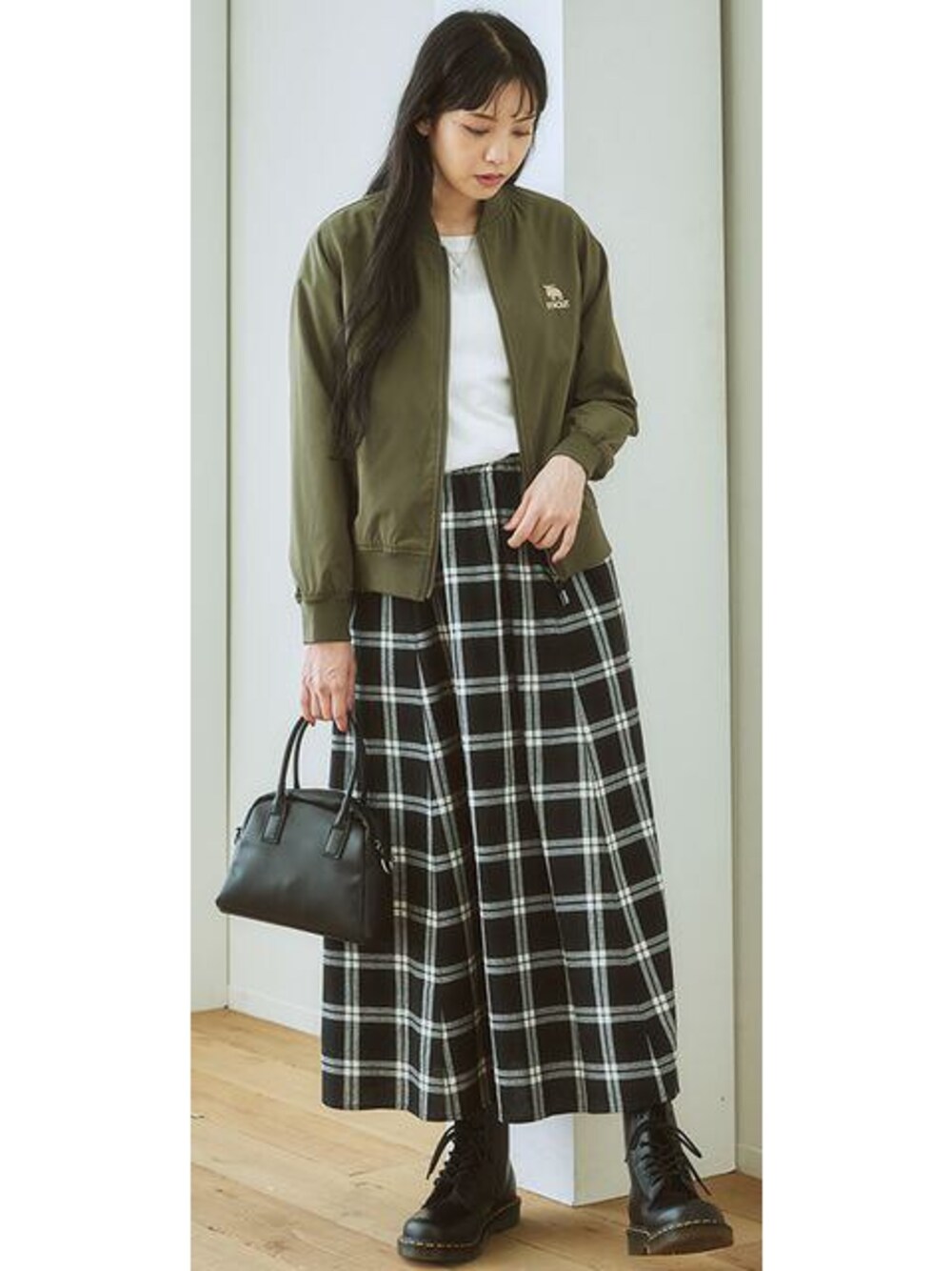「レディースファッション、モデル、レギュラー」｜「nissenのｍｏｚ（モズ）ＭＡ－１ブルゾン（モッズコート、グリーン系）」を使った、nissen Ladies Modelsさん（レディース・162cm）の冬コーディネートの1枚目の写真