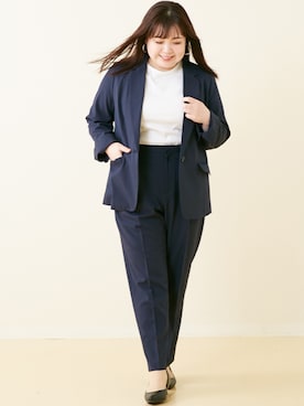 「nissen（ニッセン）の【レディーススーツ】パンツスーツ（テーラードジャケット＋９分丈テーパードパンツ）（タテヨコストレッチリスピィシリーズ）<大きいサイズ有>（フォーマルスーツ/小物、ブルー系）」を使った、nissen Ladies Modelsさん（レディース・174cm）の夏コーディネート