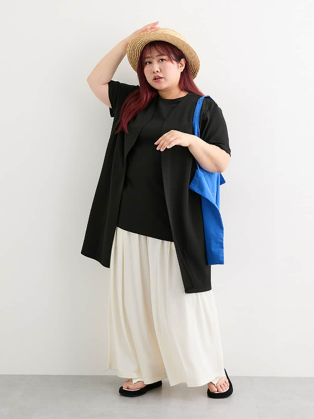 「大きいサイズレディースファッション、モデル、ぽっちゃり、夏コーデ、pattok、150cm台コーデ、25夏イベントコーデ_ぽっちゃり」｜「nissenのさらひやカットソーワイドパンツ【接触冷感・UVカット】（選べる２レングス）（パンツ、ホワイト系）」を使った、nissen Ladies Modelsさん（レディース・155cm）の夏コーディネートの1枚目の写真