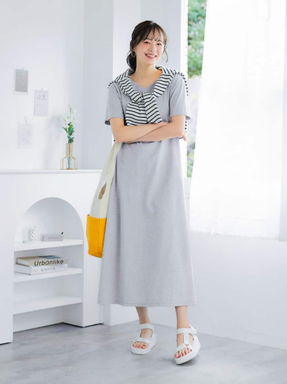 「大きいサイズレディースファッション、モデル、レギュラー、夏コーデ、pattok」｜「nissenの＜大きいサイズ＞長袖ボートネックリップルボーダーゆるカットソートップス（Tシャツ/カットソー、ホワイト系）」を使った、nissen Ladies Modelsさん（レディース・167cm）の春コーディネートの1枚目の写真