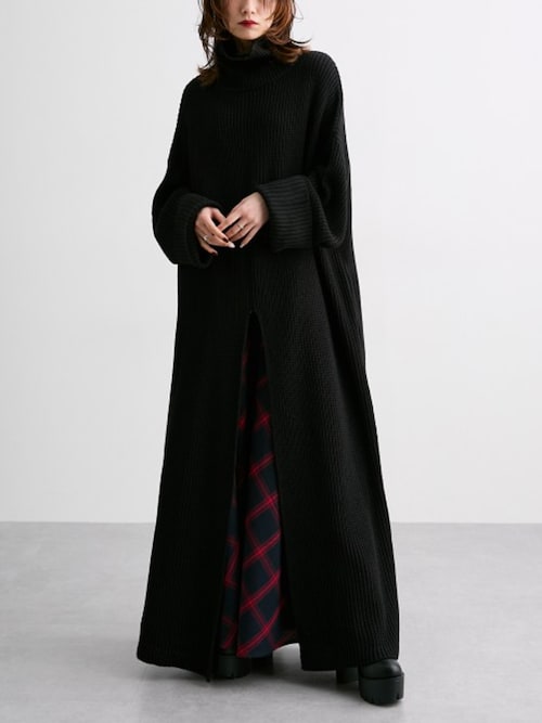スリット入りロング丈ニットワンピース ［Soiunique］（ワンピース