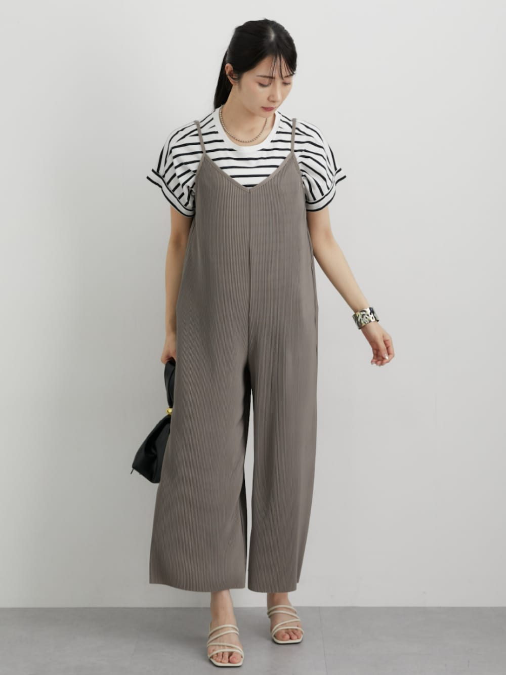 「きれいめカジュアル、Be praised、モデル、レディースファッション」｜「nissenの綿１００％　ゆるシルエット胸ポケット付Ｔシャツ【改良しました！】（Tシャツ/カットソー、ホワイト系）」を使った、nissen Ladies Modelsさん（レディース・164cm）の春コーディネートの1枚目の写真