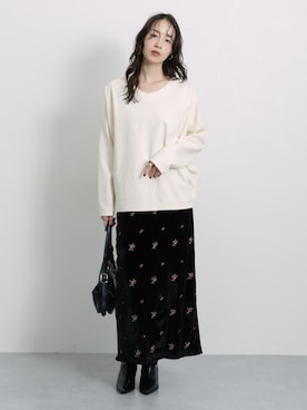「nissen（ニッセン）のポンチ素材Ｖネックコクーンシルエット長袖Ｔシャツ［Soiunique］（Tシャツ/カットソー、ホワイト系）」を使った、nissen Ladies Modelsさん（レディース・174cm）の夏コーディネート