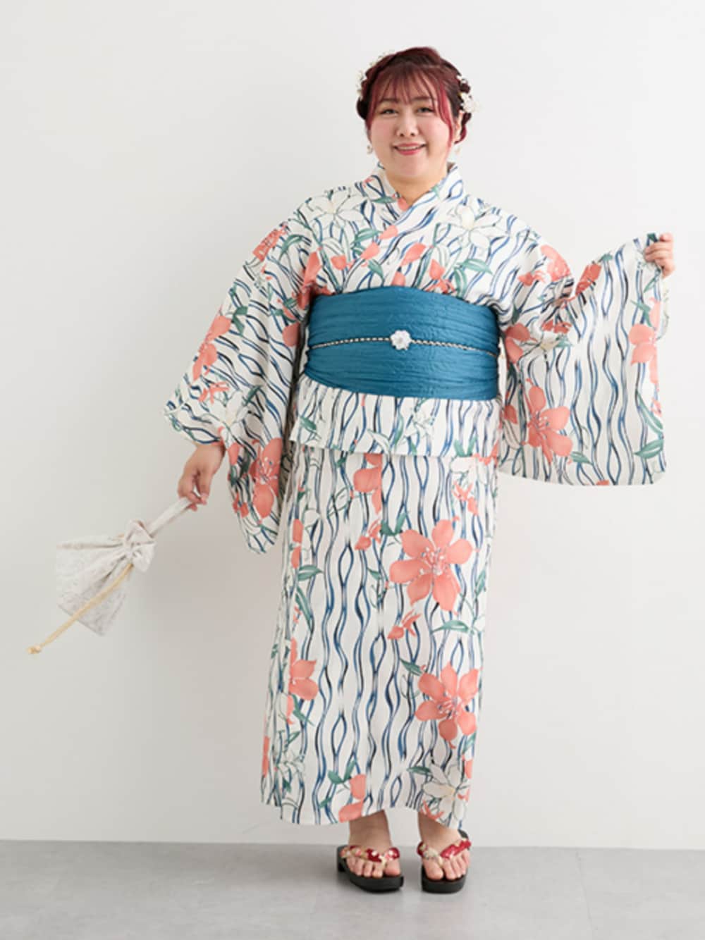 「25初夏イベントコーデ_ぽっちゃり、大きいサイズレディースファッション、モデル、ぽっちゃり、夏コーデ、Smile Land、150cm台コーデ、25夏イベントコーデ_ぽっちゃり、浴衣」｜「SMILE LANDの＜大きいサイズ＞ 一人で着られる簡単ひも付二部式浴衣（接触冷感）（浴衣、ホワイト系）」を使った、nissen Ladies Modelsさん（レディース・155cm）の夏コーディネートの1枚目の写真