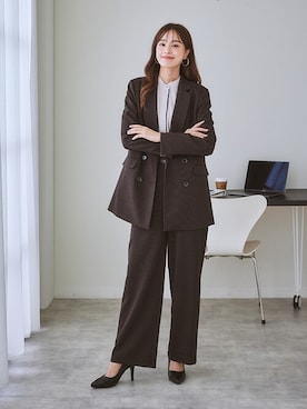 「アイテム（スーツパンツ、ブラウン系）」を使った、nissen Ladies Modelsさん（レディース・167cm）の秋コーディネート
