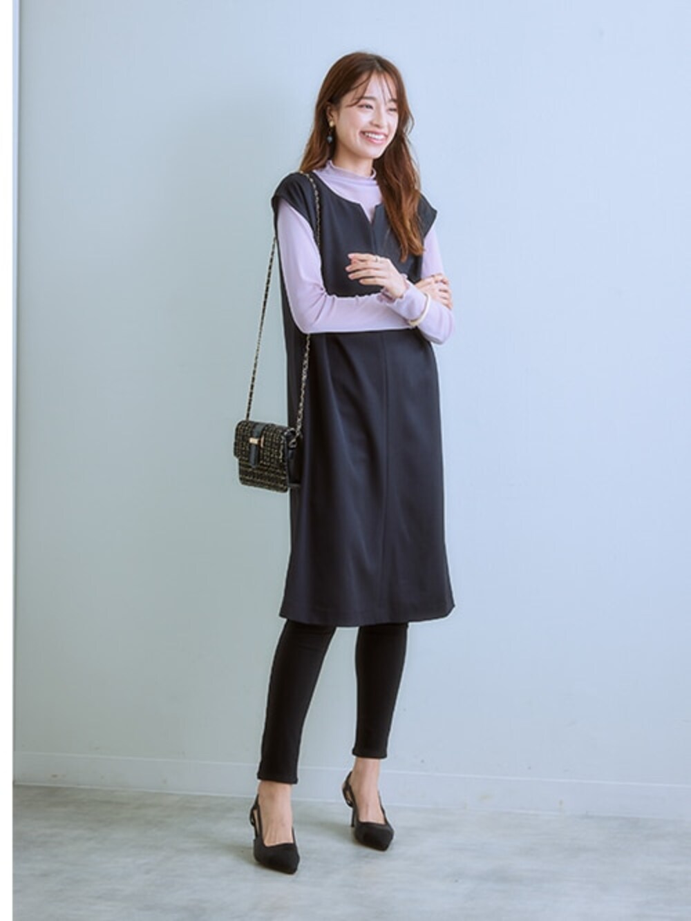 「レディースファッション、モデル、レギュラー、通勤コーデ、春コーデ、15度」｜「7days Life Stylingのドビー素材セットアップアンサンブルスーツ（ノーカラージャケット＋共リボン付キーネックワンピース）（スーツセット、ブラック系）」を使った、nissen Ladies Modelsさん（レディース・167cm）の冬コーディネートの1枚目の写真