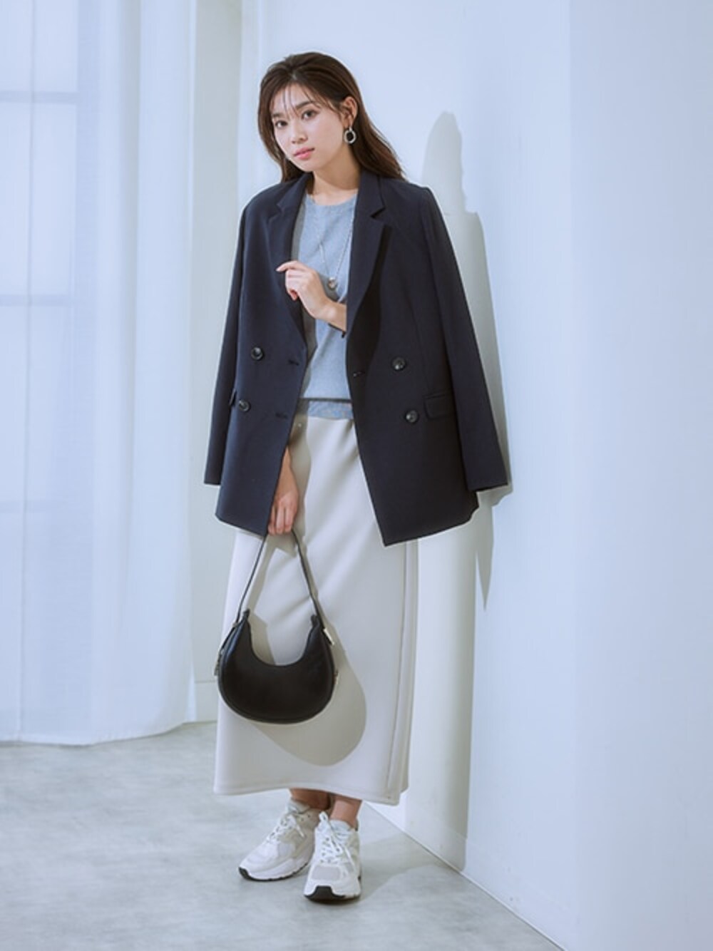 「レディースファッション、モデル、レギュラー、通勤コーデ、夏コーデ、15度」｜「7days Life Stylingの【レディーススーツ】うすカルタテヨコストレッチダブルブレストジャケットパンツスーツ（テーラードジャケット＋ストレートパンツ）（スーツセット、ブルー系）」を使った、nissen Ladies Modelsさん（レディース・166cm）の春コーディネートの1枚目の写真