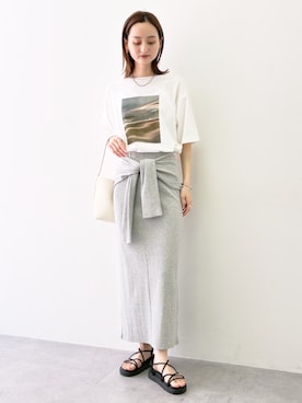 「nissen（ニッセン）の２点セット（フォトプリントＴシャツ＋カットリブ腰巻きスカート）（Tシャツ/カットソー、ホワイト系）」を使った、nissen Ladies Modelsさん（レディース・169cm）の夏コーディネート