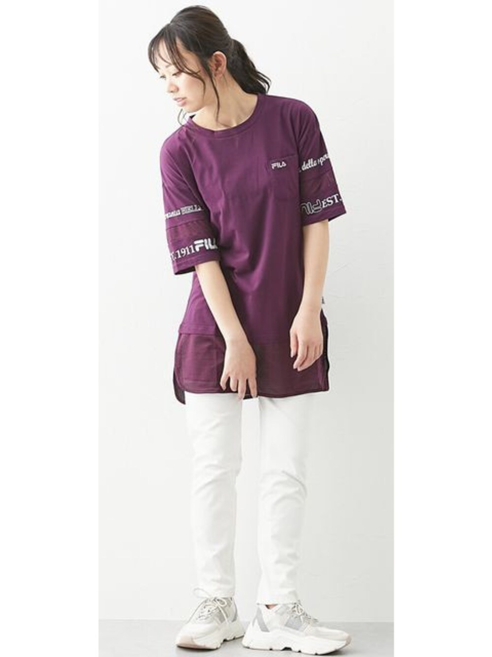 「レディースファッション、モデル、レギュラー、夏コーデ」｜「nissenの＜ＦＩＬＡ＞爽やかメッシュチュニック３色組（チュニック、その他）」を使った、nissen Ladies Modelsさん（レディース・160cm）の春コーディネートの1枚目の写真