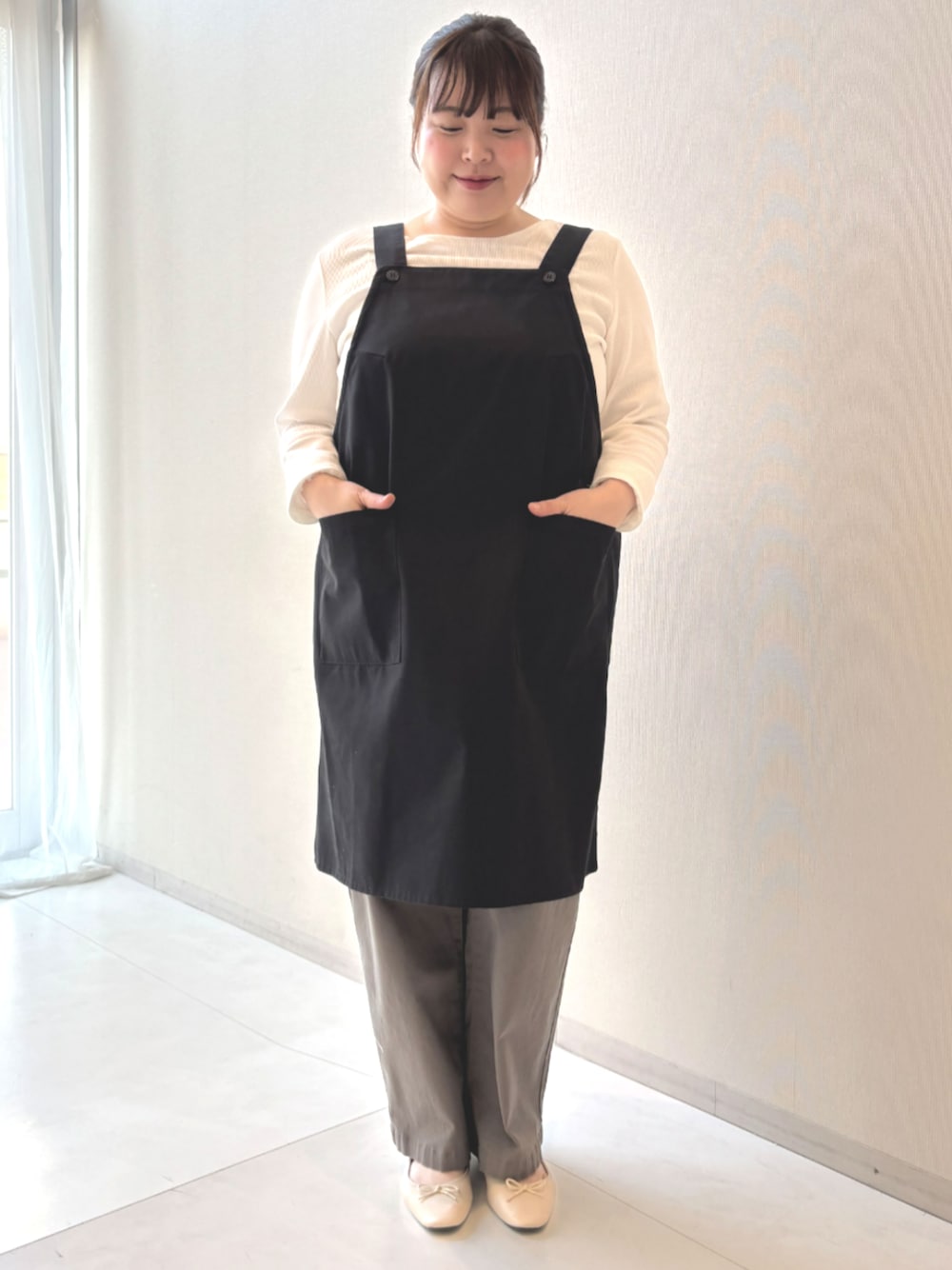 「大きいサイズレディースファッション、モデル、ぽっちゃり、春コーデ、150cm台コーデ」｜「nissenの上品ラメ入セミドルマンカットソートップス（Tシャツ/カットソー、ベージュ系）」を使った、nissen Ladies Modelsさん（レディース・158cm）の冬コーディネートの1枚目の写真