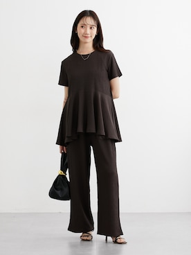 「nissen（ニッセン）の２点セット（楊柳ペプラムトップス＋セミワイドパンツ）（Tシャツ/カットソー、ブラウン系）」を使った、nissen Ladies Modelsさん（レディース・169cm）の夏コーディネート