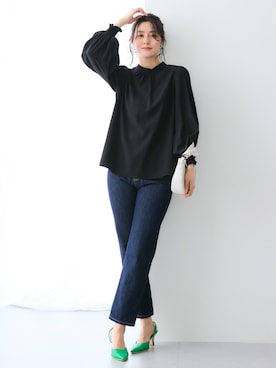 「nissen（ニッセン）のハイライズストレッチテーパードデニムパンツ（吸汗速乾・抗菌防臭）（デニムパンツ、ブルー系）」を使った、nissen Ladies Modelsさん（レディース・155cm）の春コーディネート