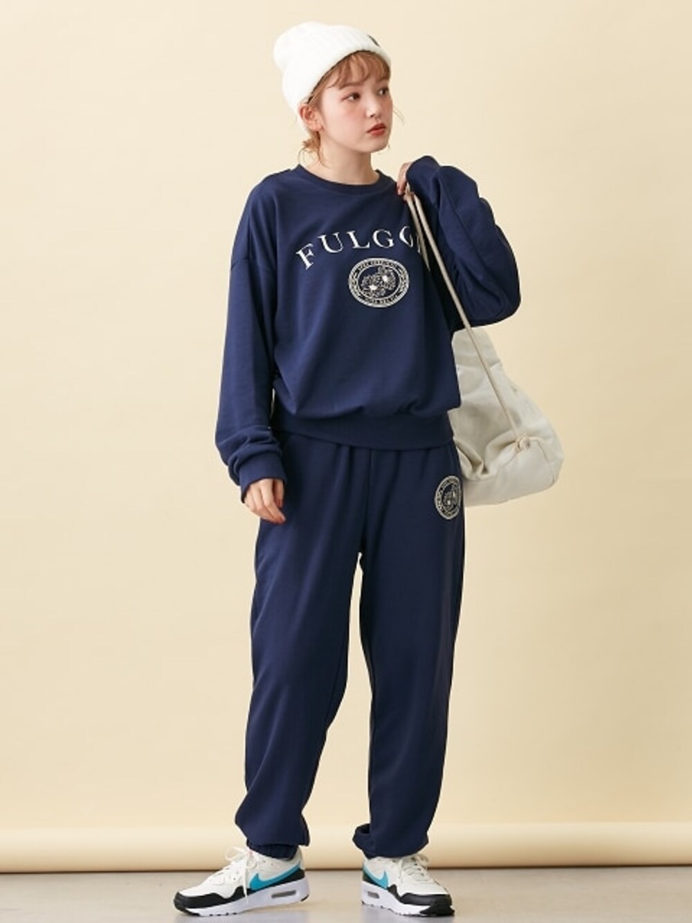 「セットアップ、モデル、フレンチカジュアル、秋コーデ、レギュラー、レディースファッション、Le temps riche」｜「Le temps richeのフラワーロゴスエットプルオーバー　セットアップ対応＜Letempsriche＞（スウェット、ブルー系）」を使った、nissen Ladies Modelsさん（レディース・160cm）の夏コーディネートの1枚目の写真