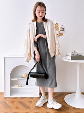 「アイテム（ミリタリージャケット、ホワイト系）」を使った、nissen Ladies Modelsさん（レディース・167cm）の冬コーディネート