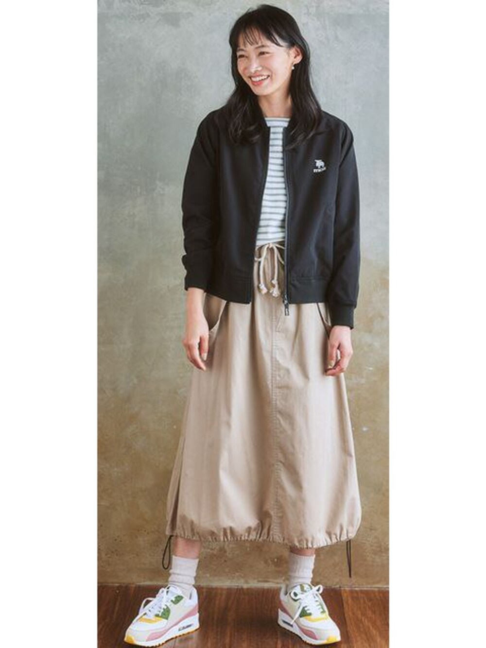 「レディースファッション、モデル、レギュラー」｜「nissenのmoz　配色エアソールスニーカー（ワイズ３Ｅ）（スニーカー、ベージュ系）」を使った、nissen Ladies Modelsさん（レディース・164cm）の秋コーディネートの1枚目の写真