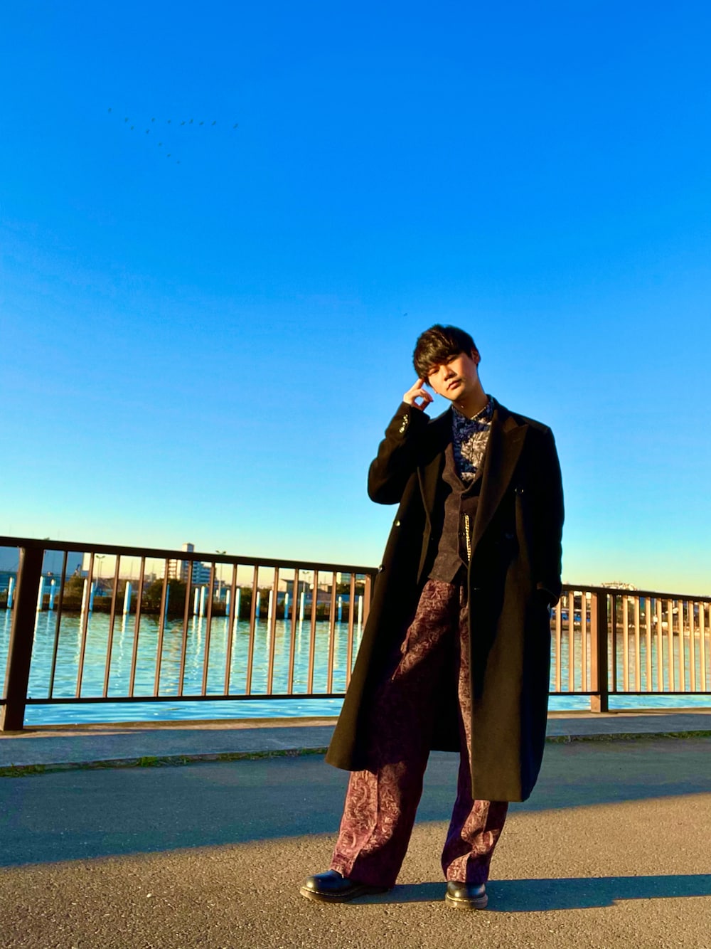 「ロングコート、ビックシルエット、フレアパンツ、休日スタイル、お洒落さんとつながりたい、きれいめカジュアル、冬コーデ、ブラック、レイヤードスタイル、私の推しブランド、秋冬コーデ、HARE、H&M、ZARA、おしゃれさんと繋がりたい」｜「ARMANI COLLEZIONIのアイテム（ダウンジャケット/コート、ブラック系）」を使った、うぃる*下北*古着*Zara  さん（メンズ・172cm）の冬コーディネートの1枚目の写真