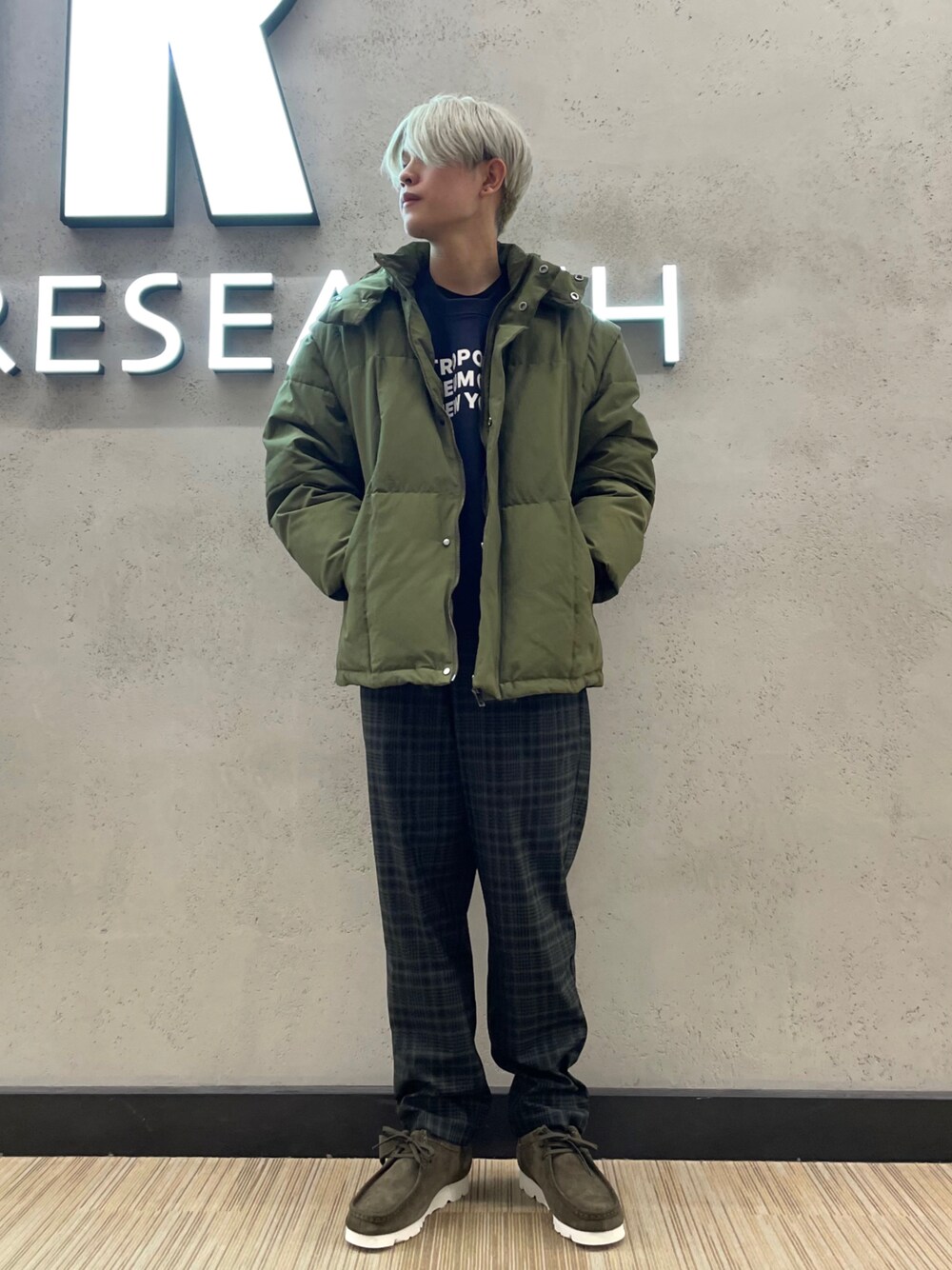 「私の推しブランド、ビッグシルエット、ダウンジャケット、カーキ、休日スタイル、冬コーデ、大人カジュアル、スウェット、ロゴスウェット、あったかコーデ、ストリート、シンプル、いいね、save、フォローお願いします🤑、ストリートコーデ、グリーン」｜「URBAN RESEARCHのGOODBETTERBEST　ダウンブルゾン（ダウンジャケット/コート、グリーン系）」を使った、鎌田　真平さん（メンズ・172cm）の冬コーディネートの1枚目の写真