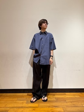 「URBAN RESEARCH（アーバンリサーチ）のTW STRIPE TROUSER（その他パンツ、ブラウン系）」を使った、鎌田　真平さん（メンズ・172cm）の夏コーディネート
