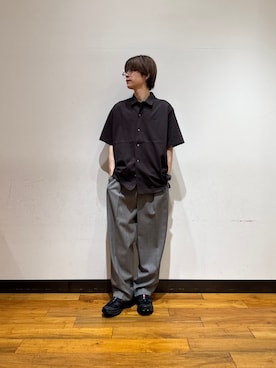 「URBAN RESEARCH（アーバンリサーチ）のHERRINGBONE ST TROUSER（その他パンツ、グレー系）」を使った、鎌田　真平さん（メンズ・172cm）の春コーディネート