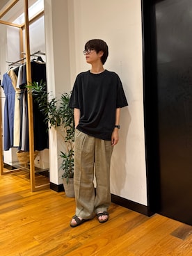 「URBAN RESEARCH（アーバンリサーチ）の『洗濯可』WASHABLE CUPRO T-SHIRTS（Tシャツ/カットソー、ブラック系）」を使った、鎌田　真平さん（メンズ・172cm）の夏コーディネート