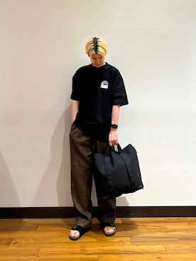「URBAN RESEARCH（アーバンリサーチ）のアイテム（バッグ）」を使った、鎌田　真平さん（メンズ・172cm）の夏コーディネート
