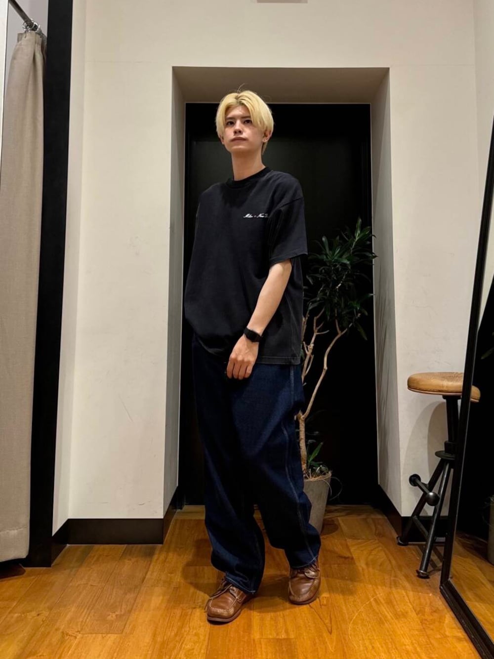 「アーバンリサーチ、カジュアル、URBANRESEARCH、夏服、ur、おでかけコーデ、マネキン買い、lotto、一枚で決まるtシャツ」｜「LOTTOのLOTTO　MILAN NEWYORK T-SHIRTS（Tシャツ/カットソー、グレー系）」を使った、鎌田　真平さん（メンズ・172cm）の夏コーディネートの1枚目の写真