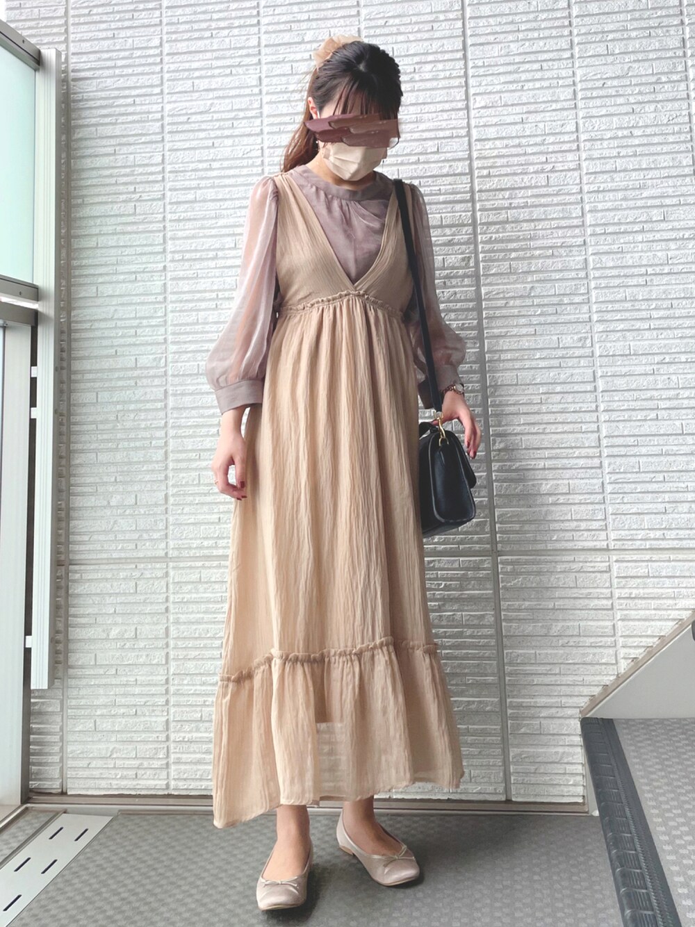 「ブラウス、ワンピース、秋のコーデ、バレエシューズ、flower」｜「flowerのグロスティアードワンピース（ワンピース、ベージュ系）」を使った、おぴよさん（レディース・157cm）の秋コーディネートの1枚目の写真